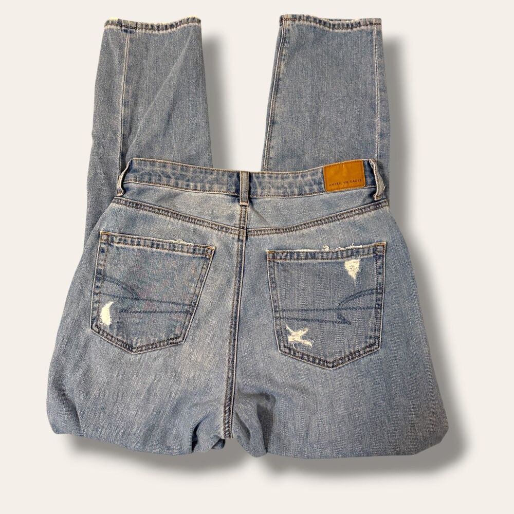 American Eagle Jeans Womens 6 Mom Jean Light Wash Distressed Straight
